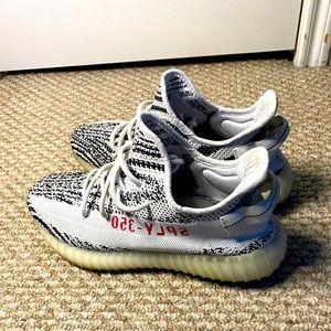 Yeezy Boost 350 v2 Zebra